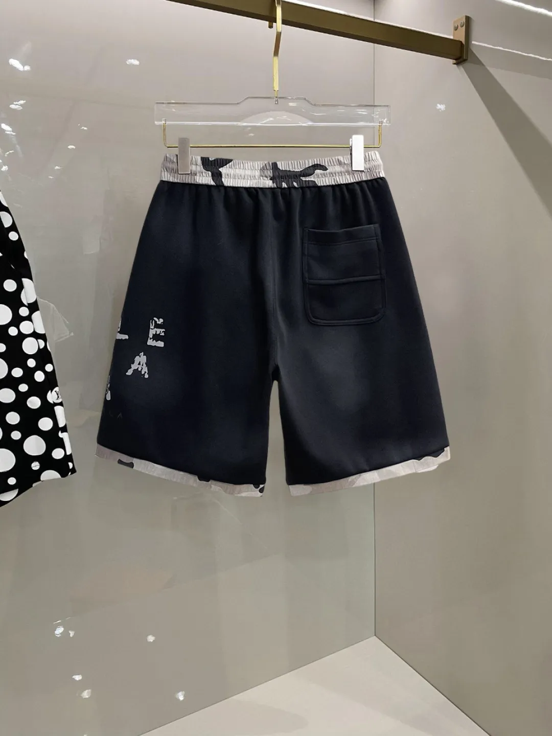Balenciaga's three-standard complete 2026 summer New Arrival men's casual shorts, advanced custom-made Breathable fabric, Breathable fabric, extremely stretchy and comfortable, impeccable details, top-grade accessories, original logo design concept, delicate and soft feel! The upper body fit is awesome! Size: M-XXXL Please state your height and weight when ordering